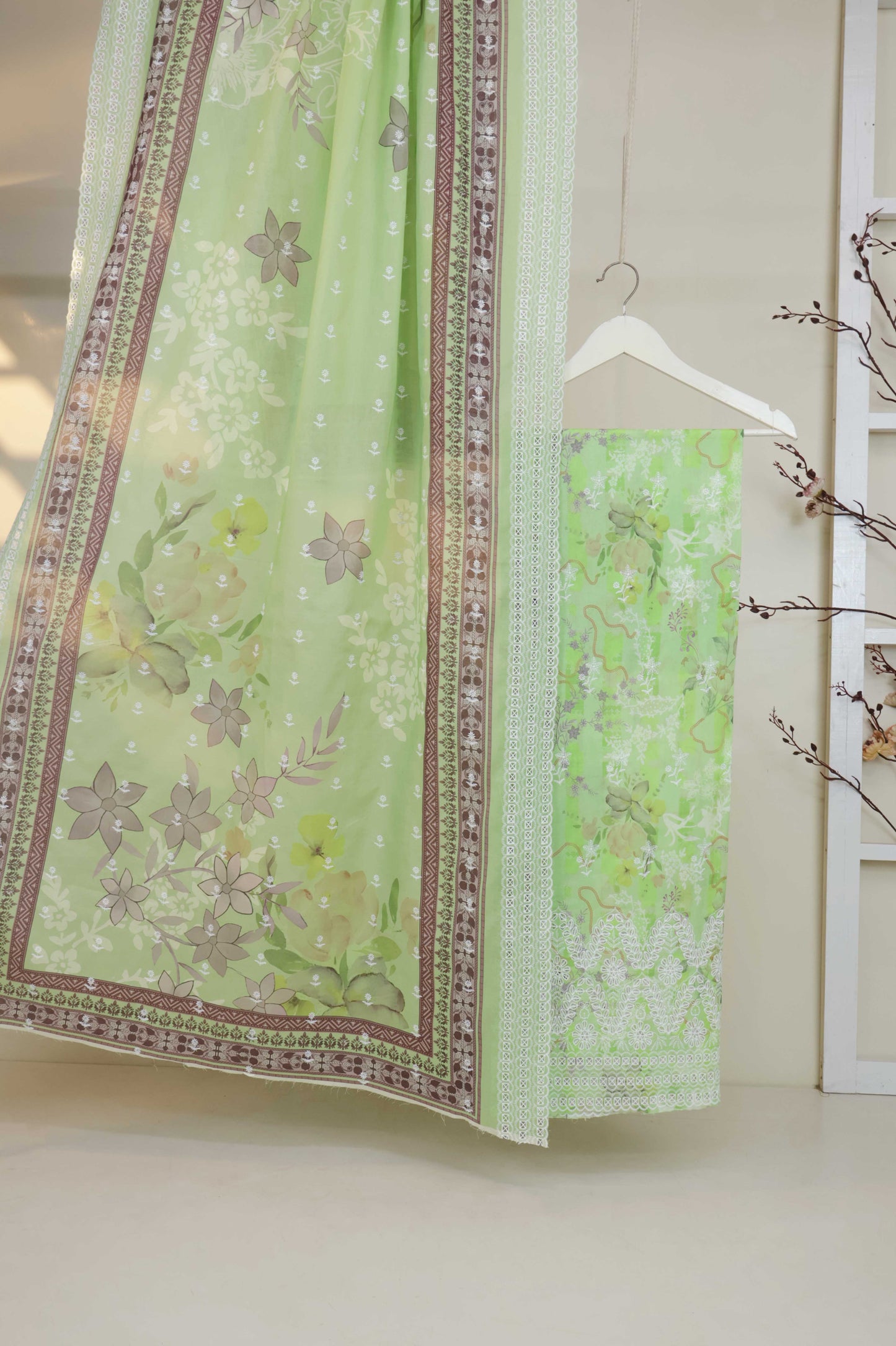 3Piece-Lawn Embroidered Suit V32WR06