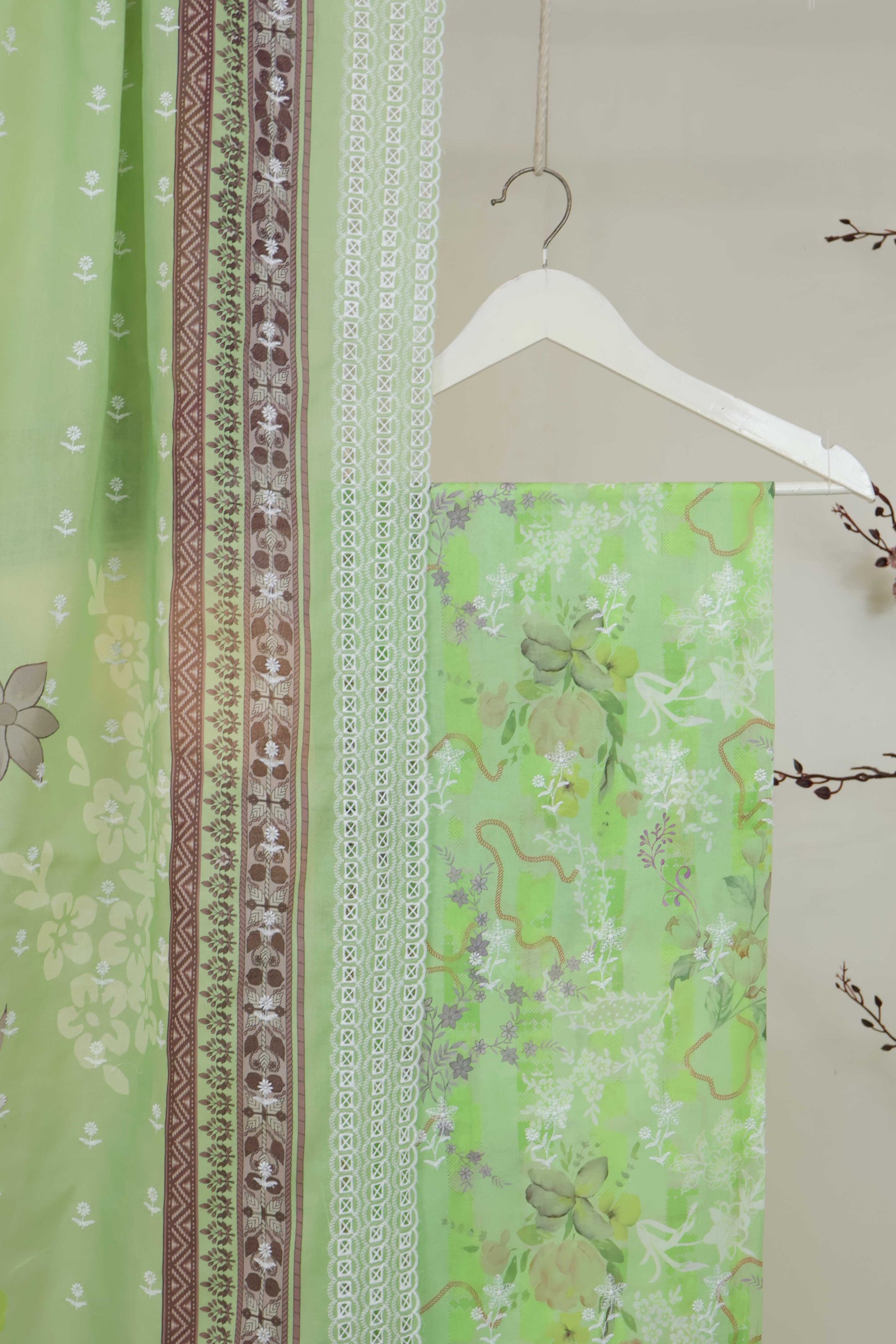 3Piece-Lawn Embroidered Suit V32WR06