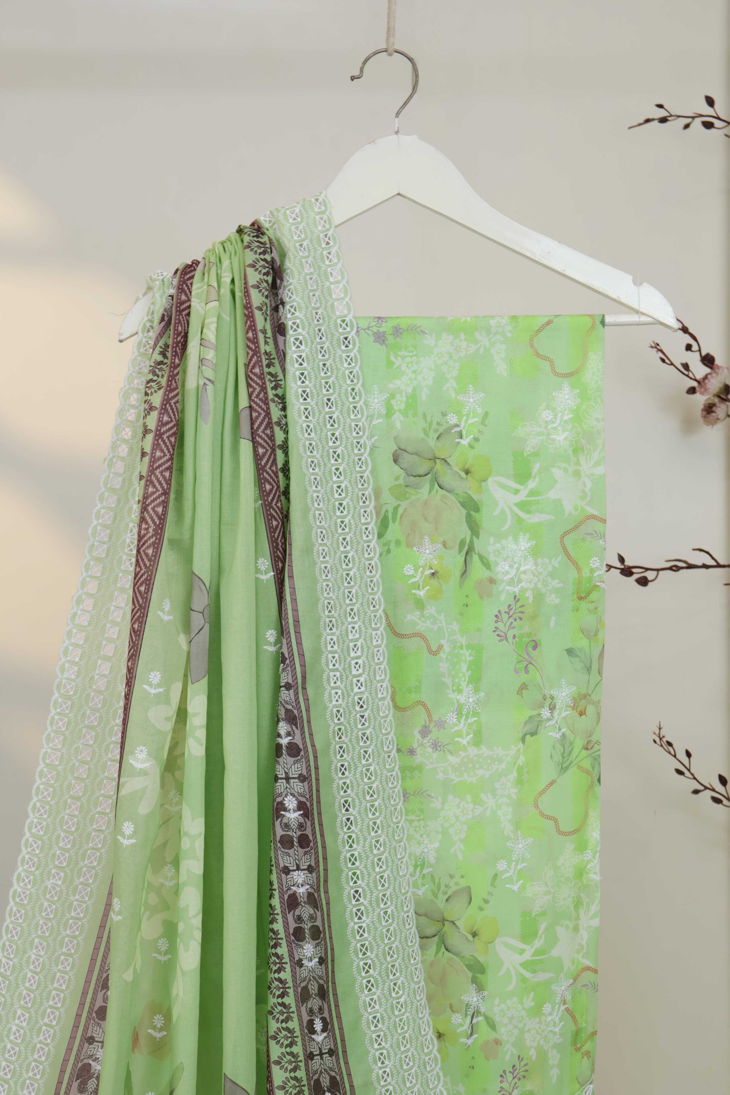 3Piece-Lawn Embroidered Suit V32WR06