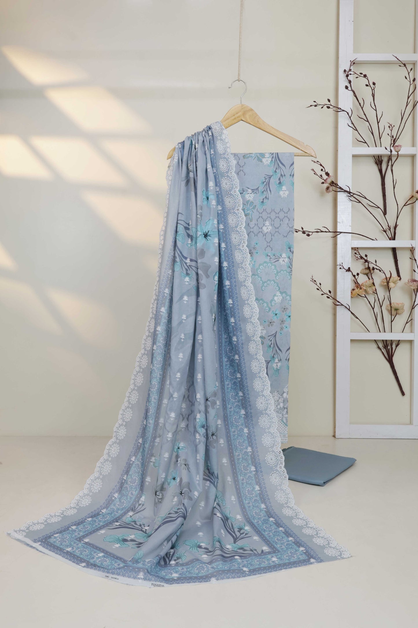 3Piece-Lawn Embroidered Suit V32WR02