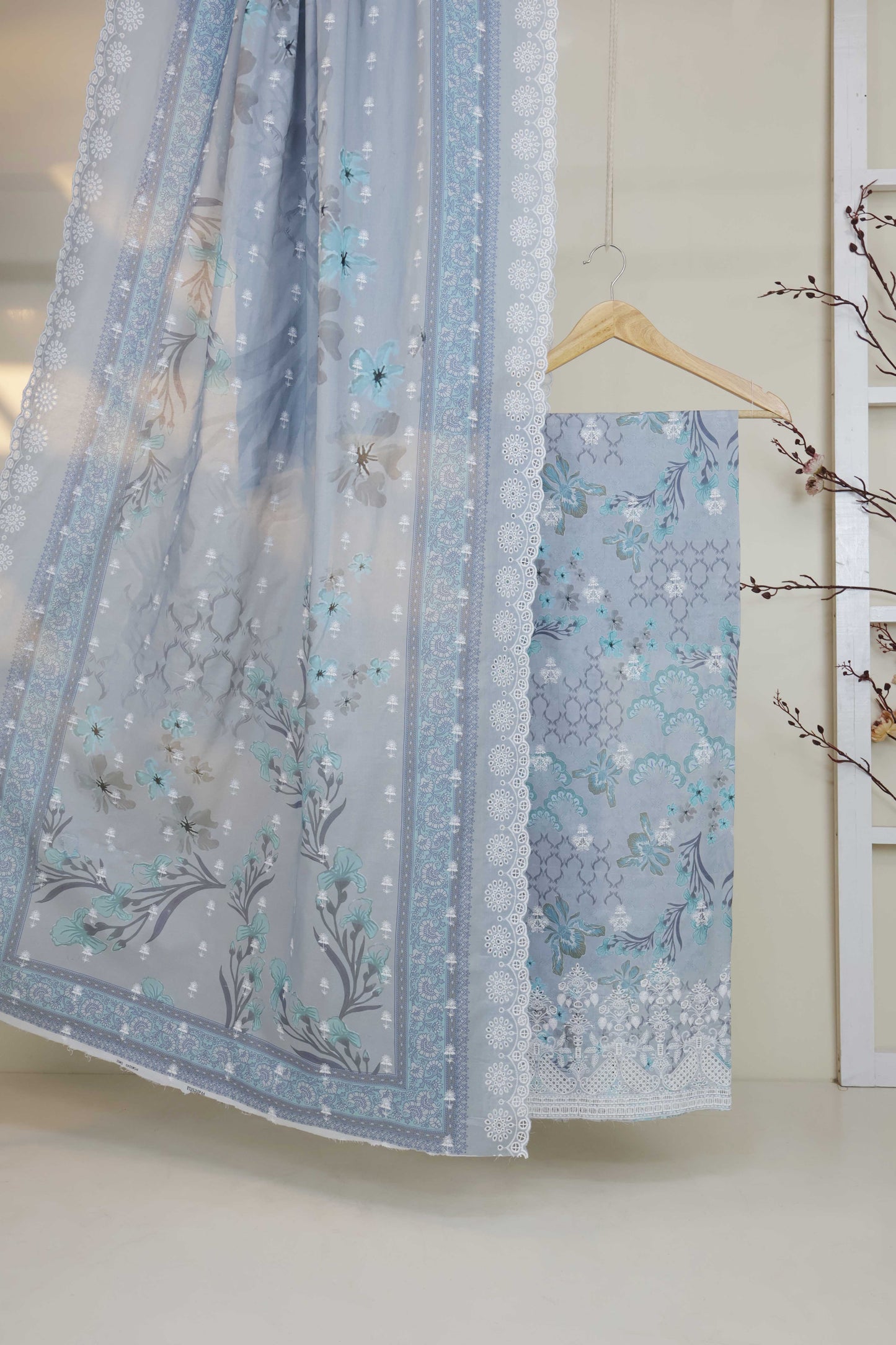 3Piece-Lawn Embroidered Suit V32WR02