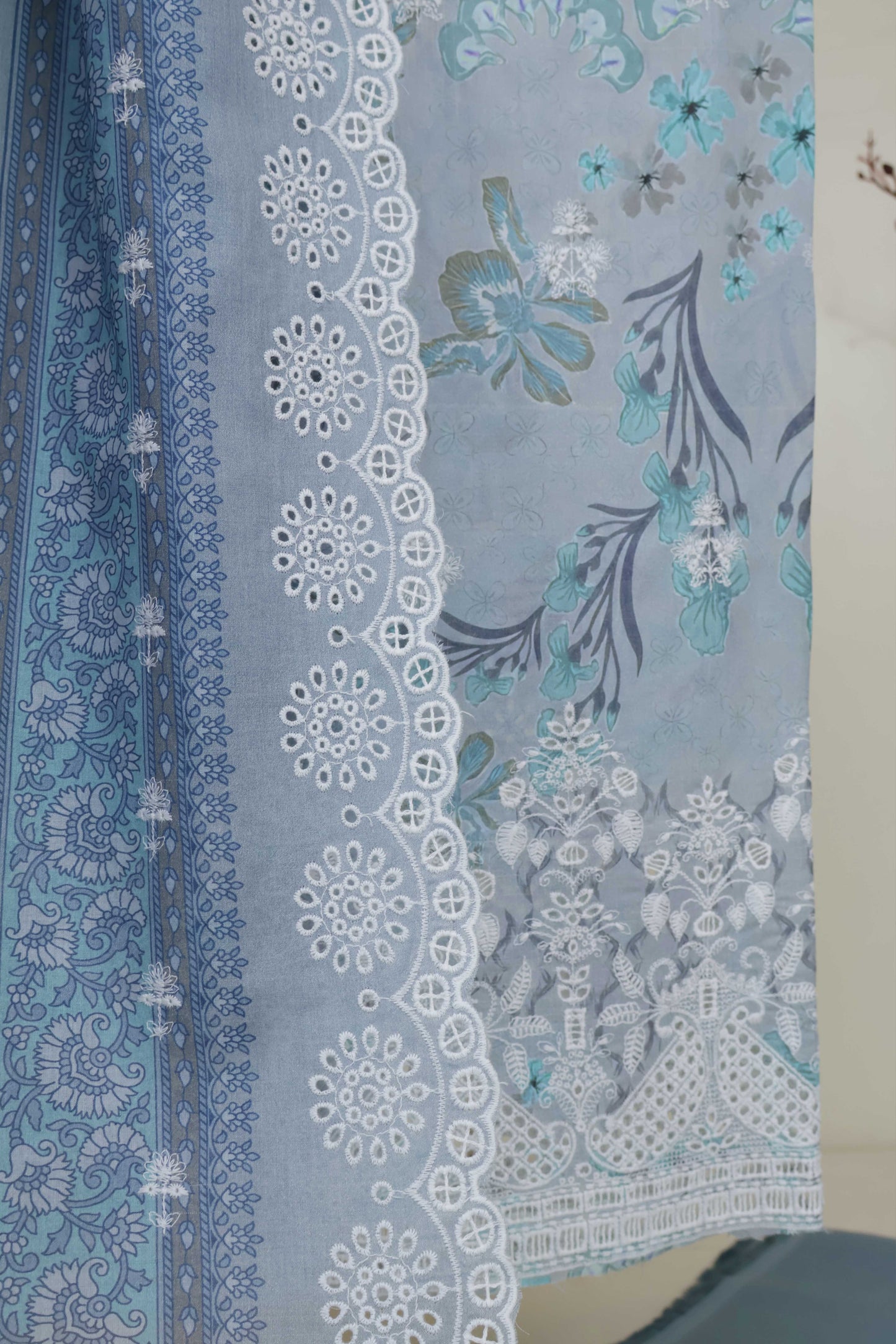 3Piece-Lawn Embroidered Suit V32WR02