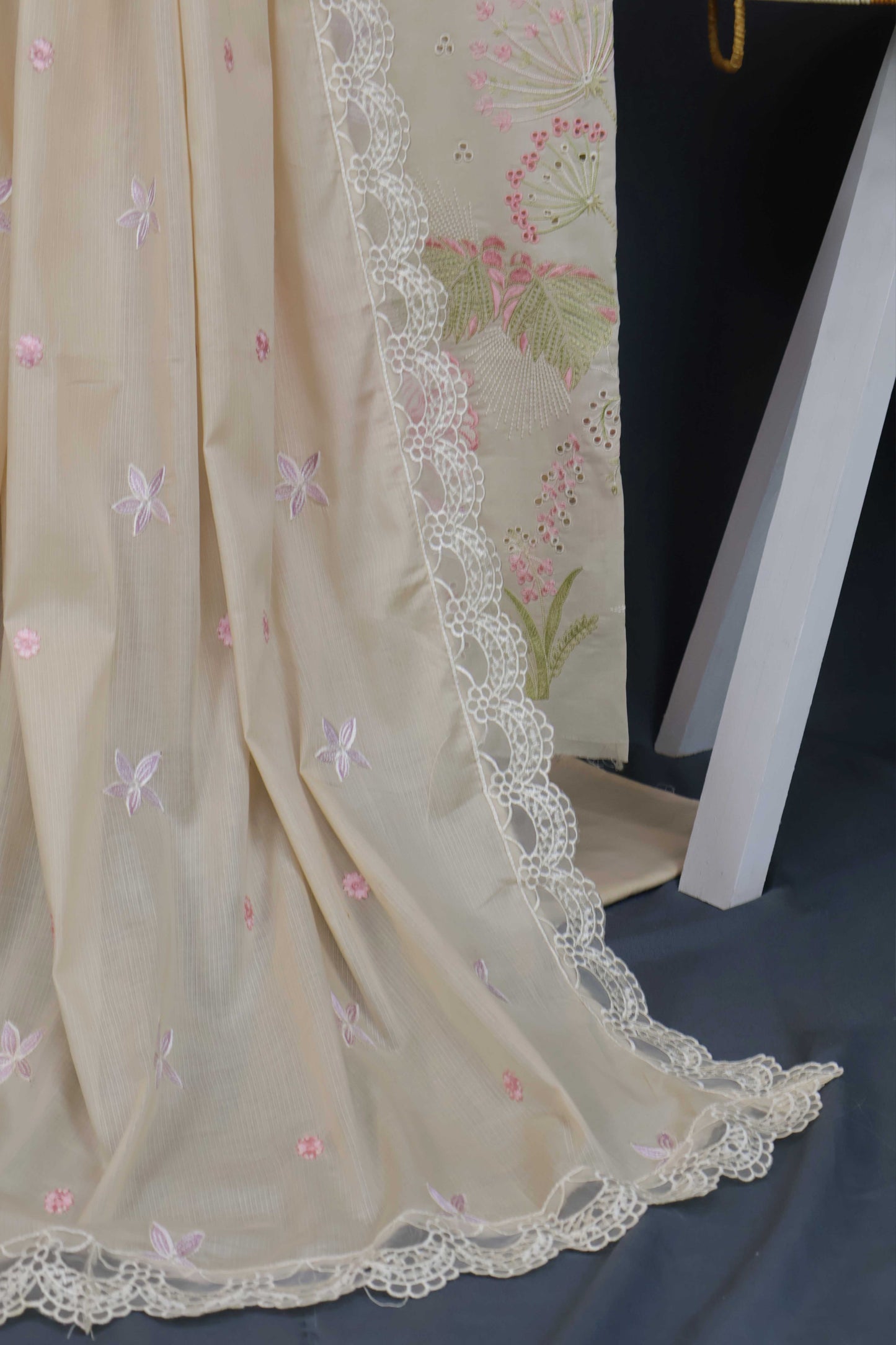 3Piece-Lawn Embroidered Suit V34WR05