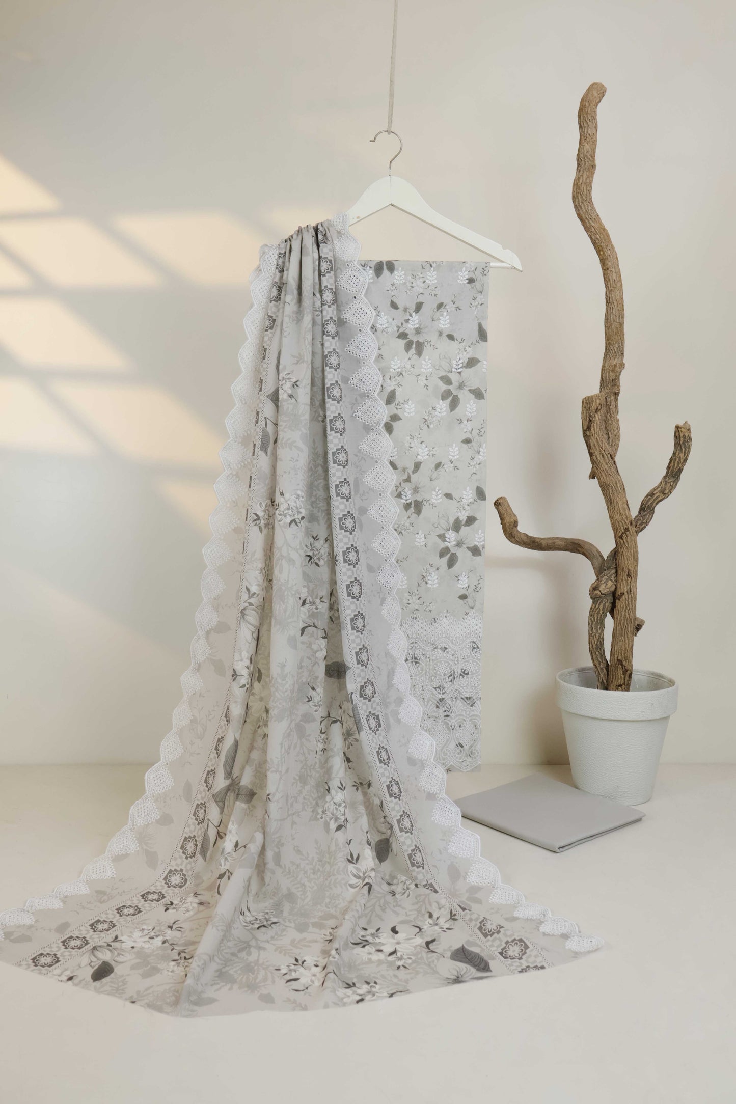3Piece-Lawn Embroidered Suit V45wr09