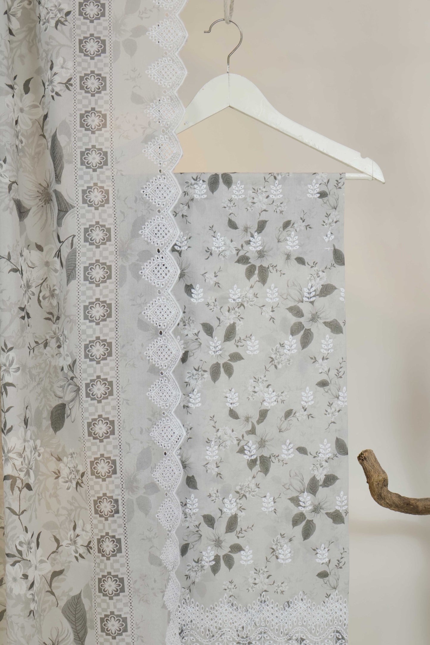 3Piece-Lawn Embroidered Suit V45wr09
