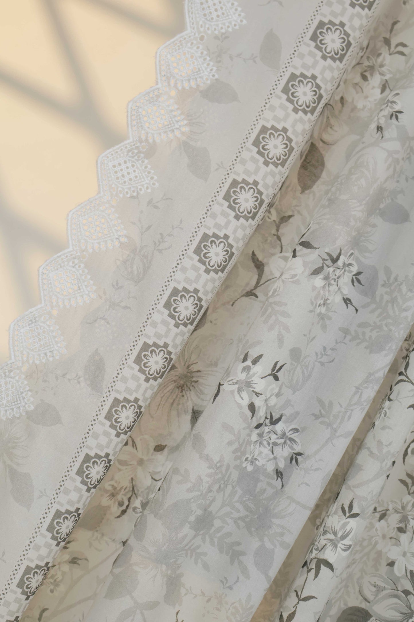 3Piece-Lawn Embroidered Suit V45wr09
