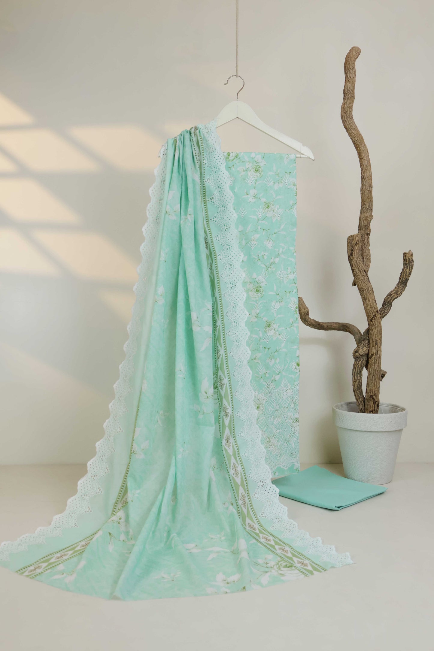 3Piece-Lawn Embroidered Suit v45wr04
