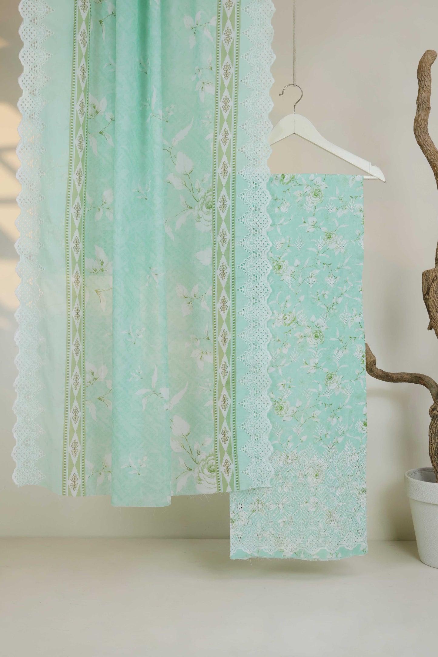 3Piece-Lawn Embroidered Suit v45wr04