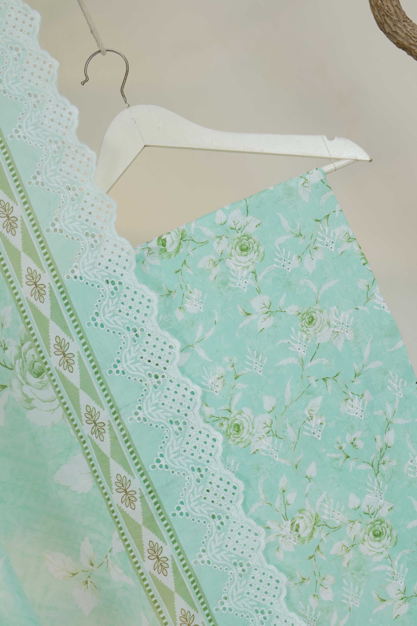 3Piece-Lawn Embroidered Suit v45wr04