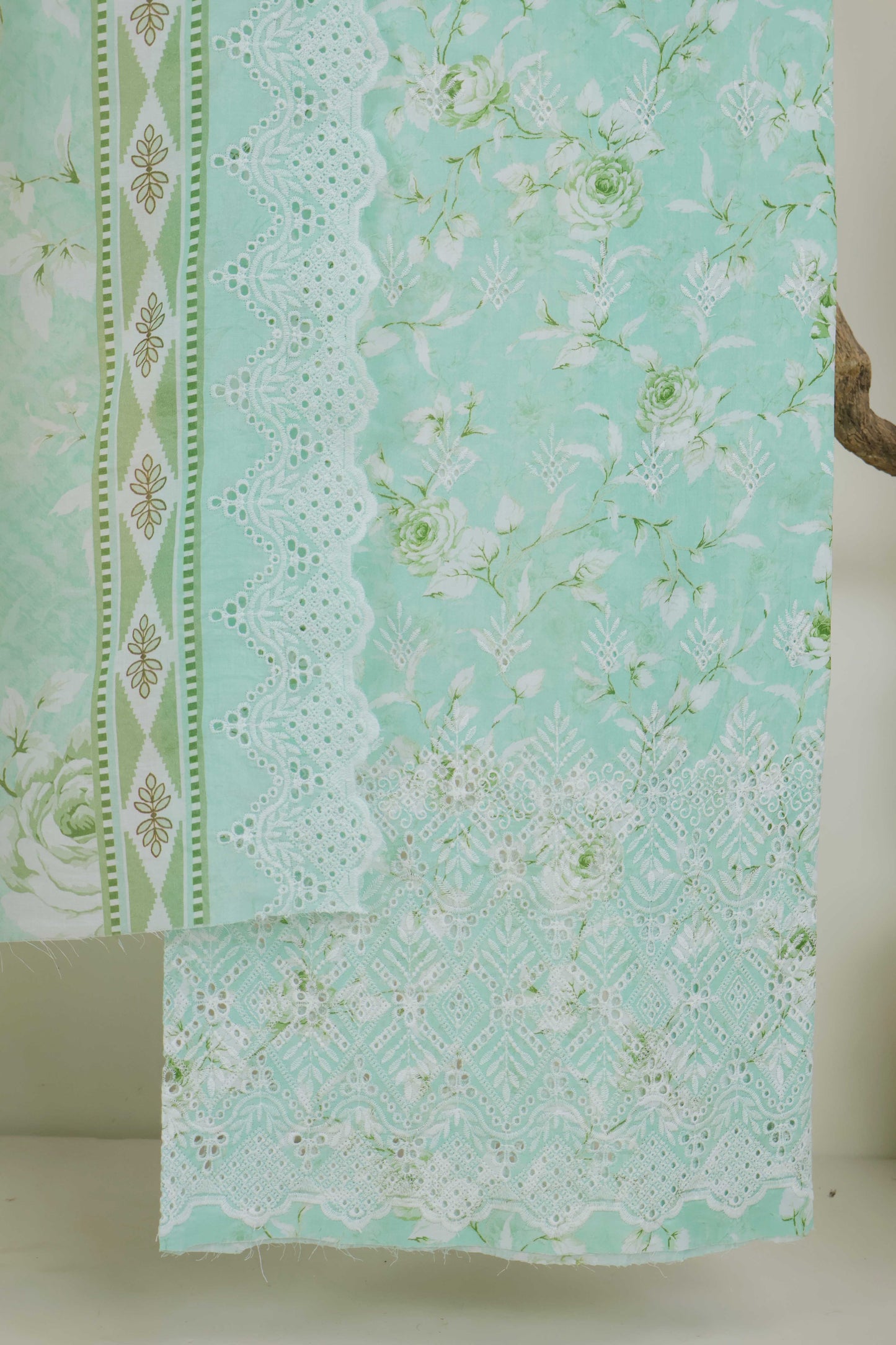 3Piece-Lawn Embroidered Suit v45wr04