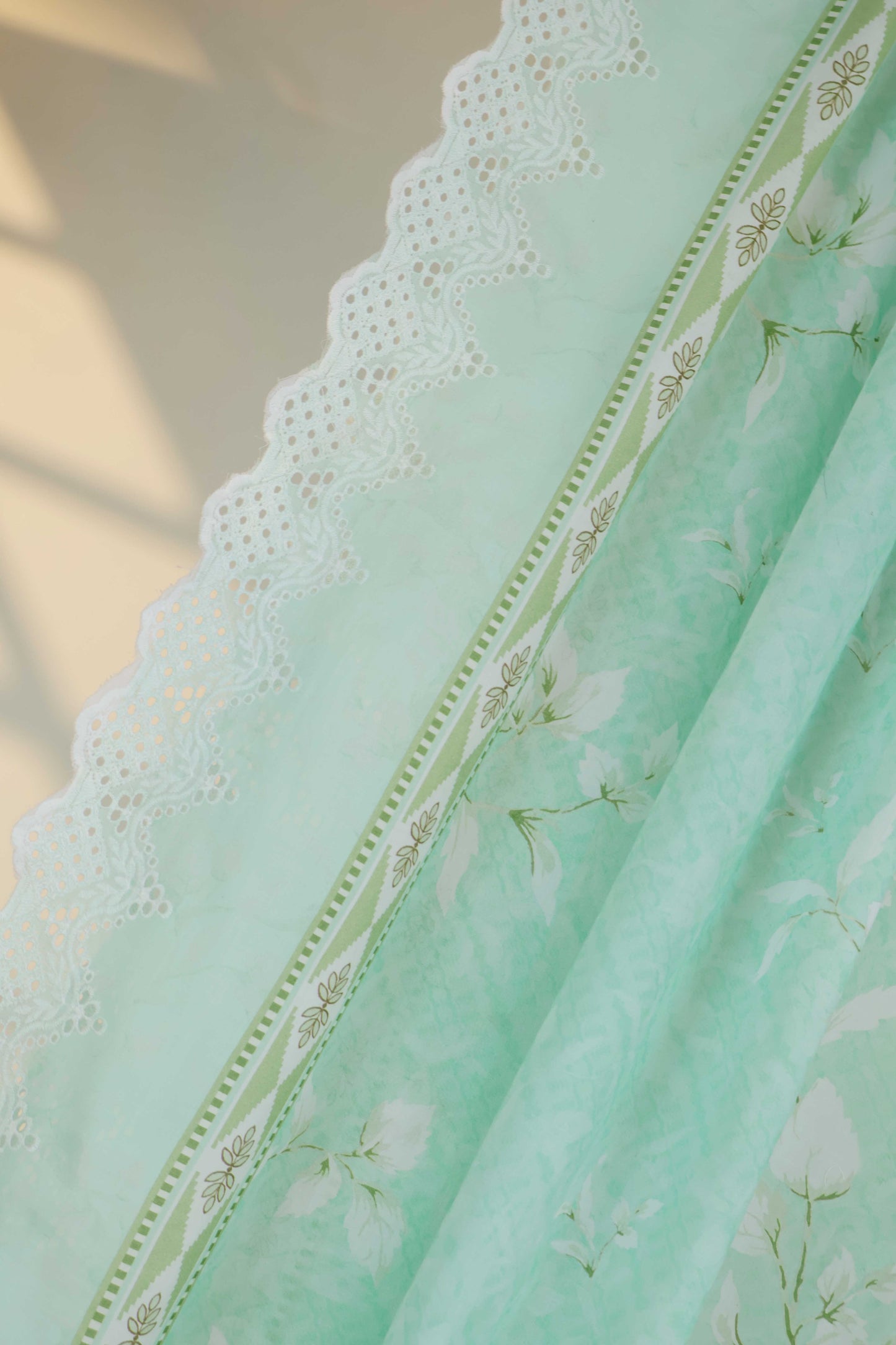 3Piece-Lawn Embroidered Suit v45wr04
