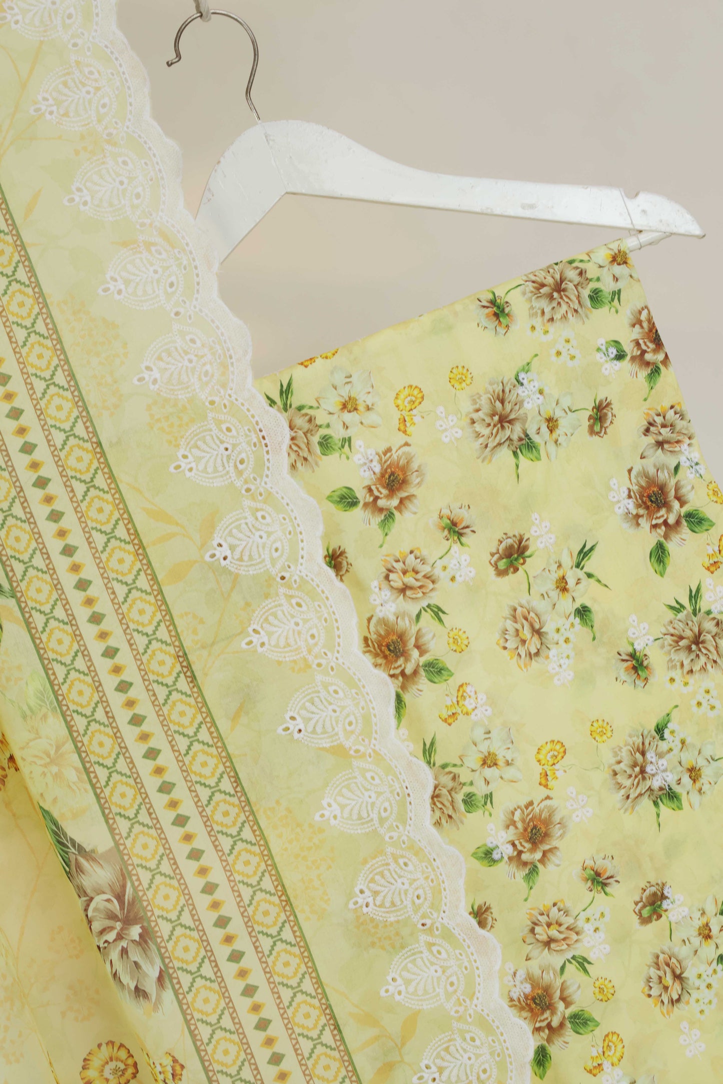3Piece-Lawn Embroidered Suit v45wr02