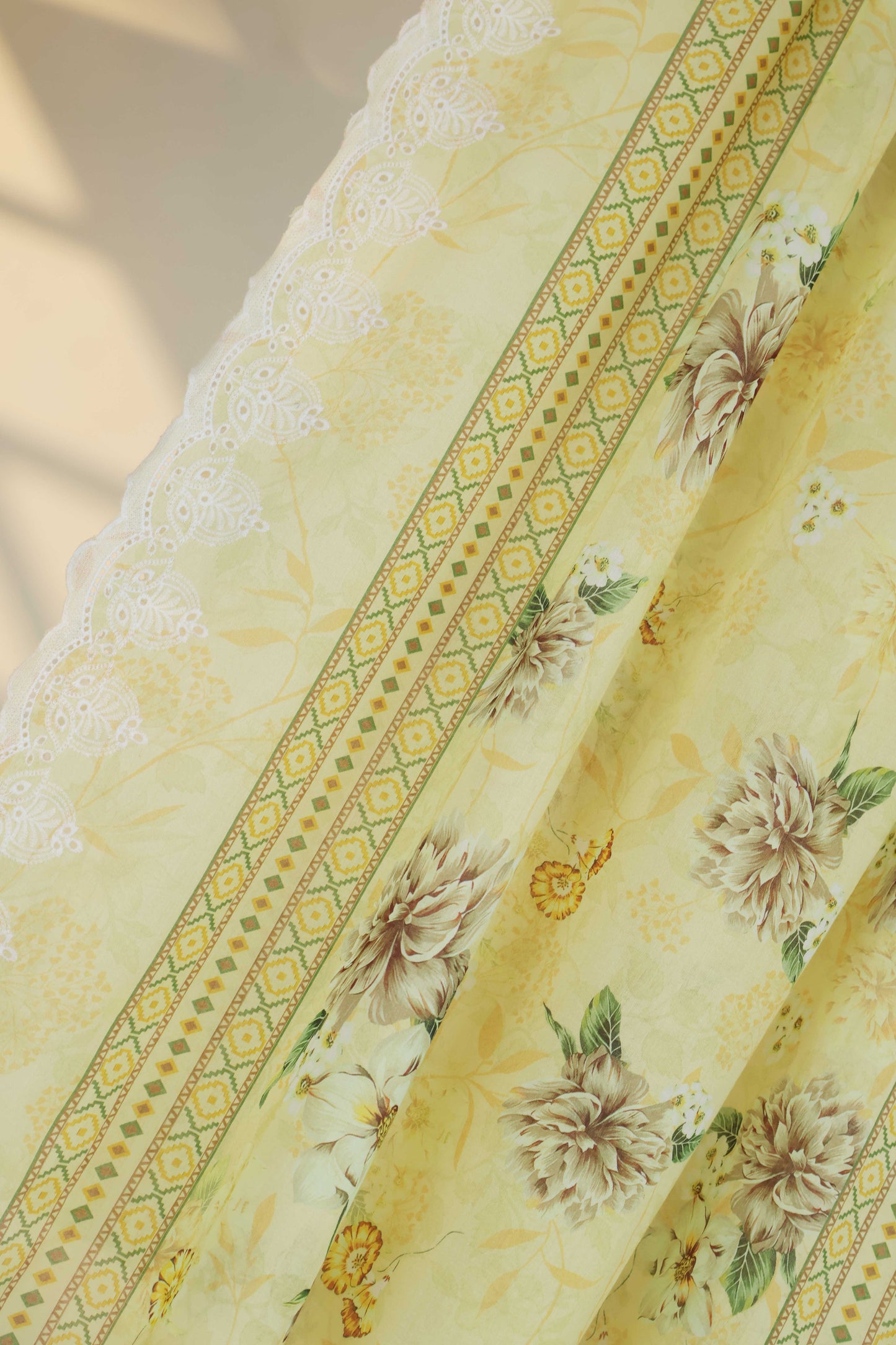 3Piece-Lawn Embroidered Suit v45wr02