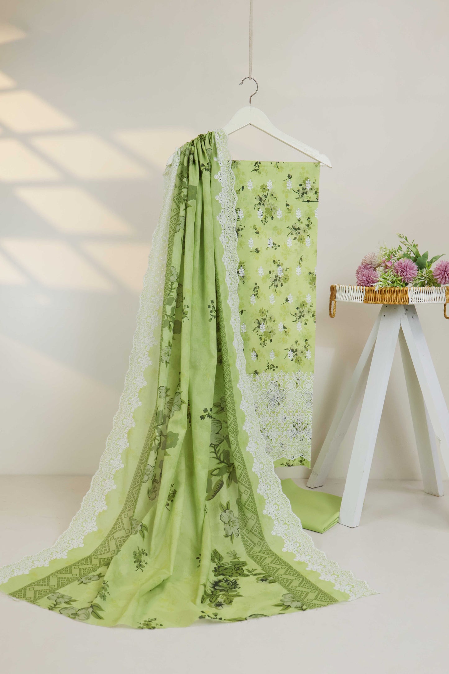 3Piece-Lawn Embroidered Suit v45wr10