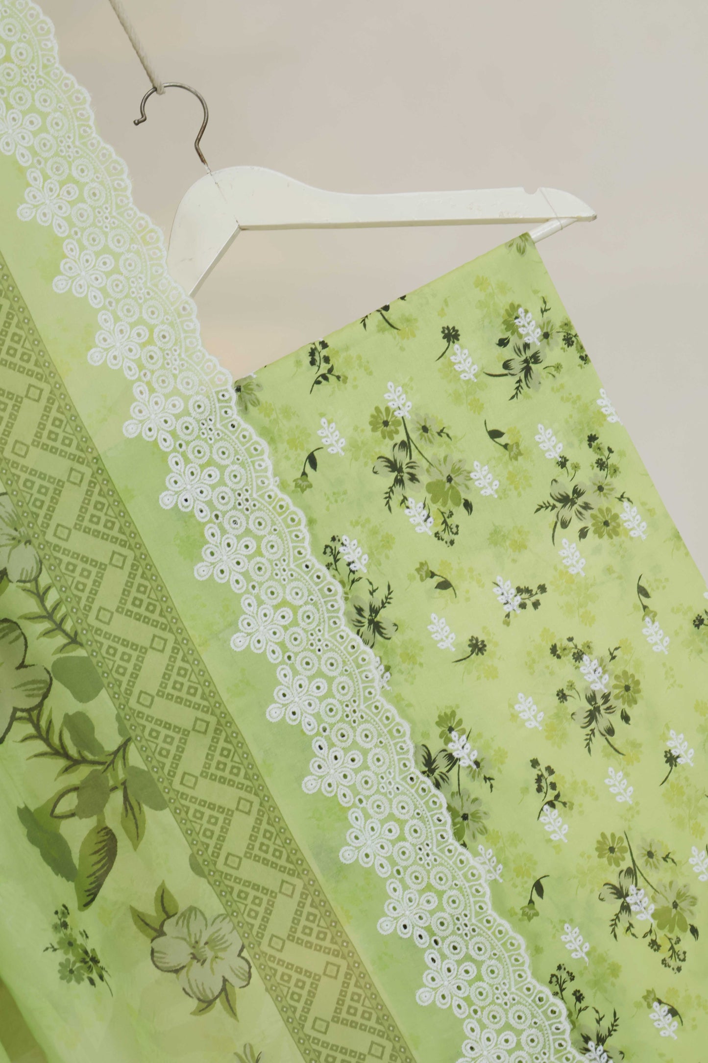 3Piece-Lawn Embroidered Suit v45wr10