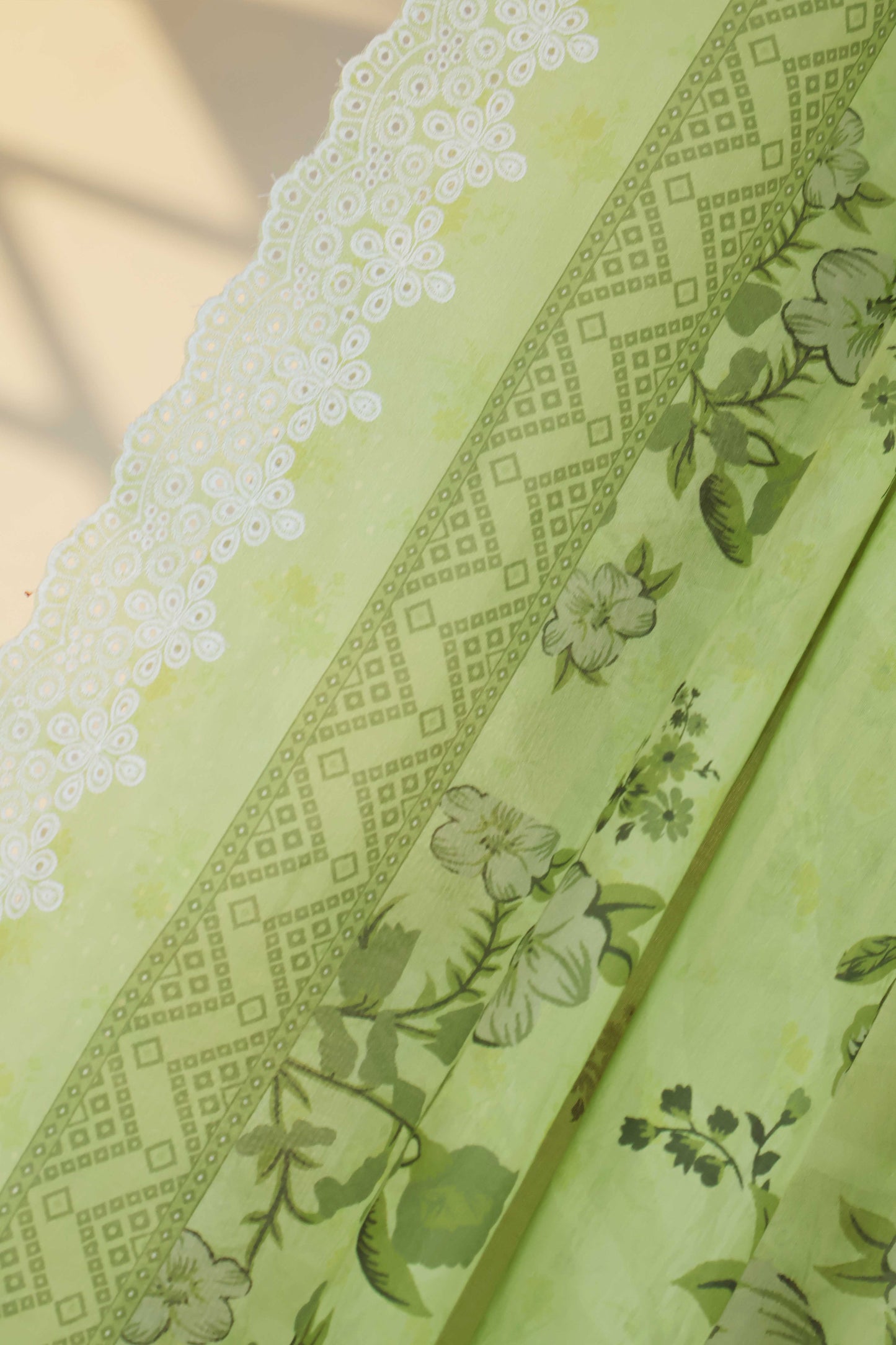 3Piece-Lawn Embroidered Suit v45wr10