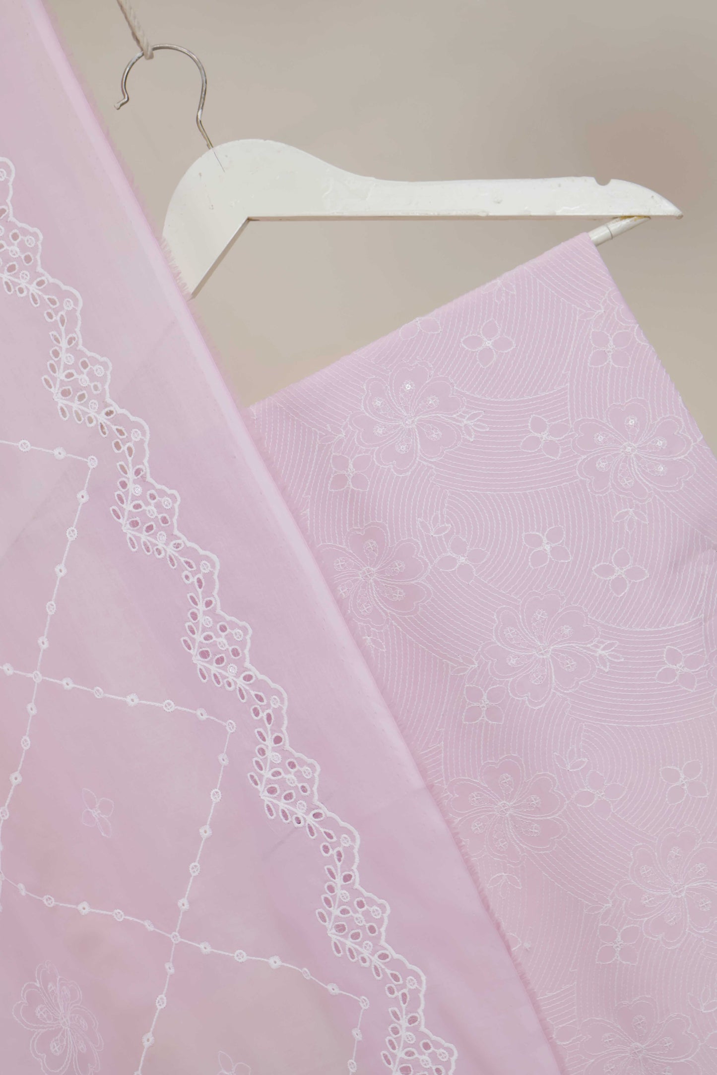 3Piece-Lawn Embroidered Suit V46WR01