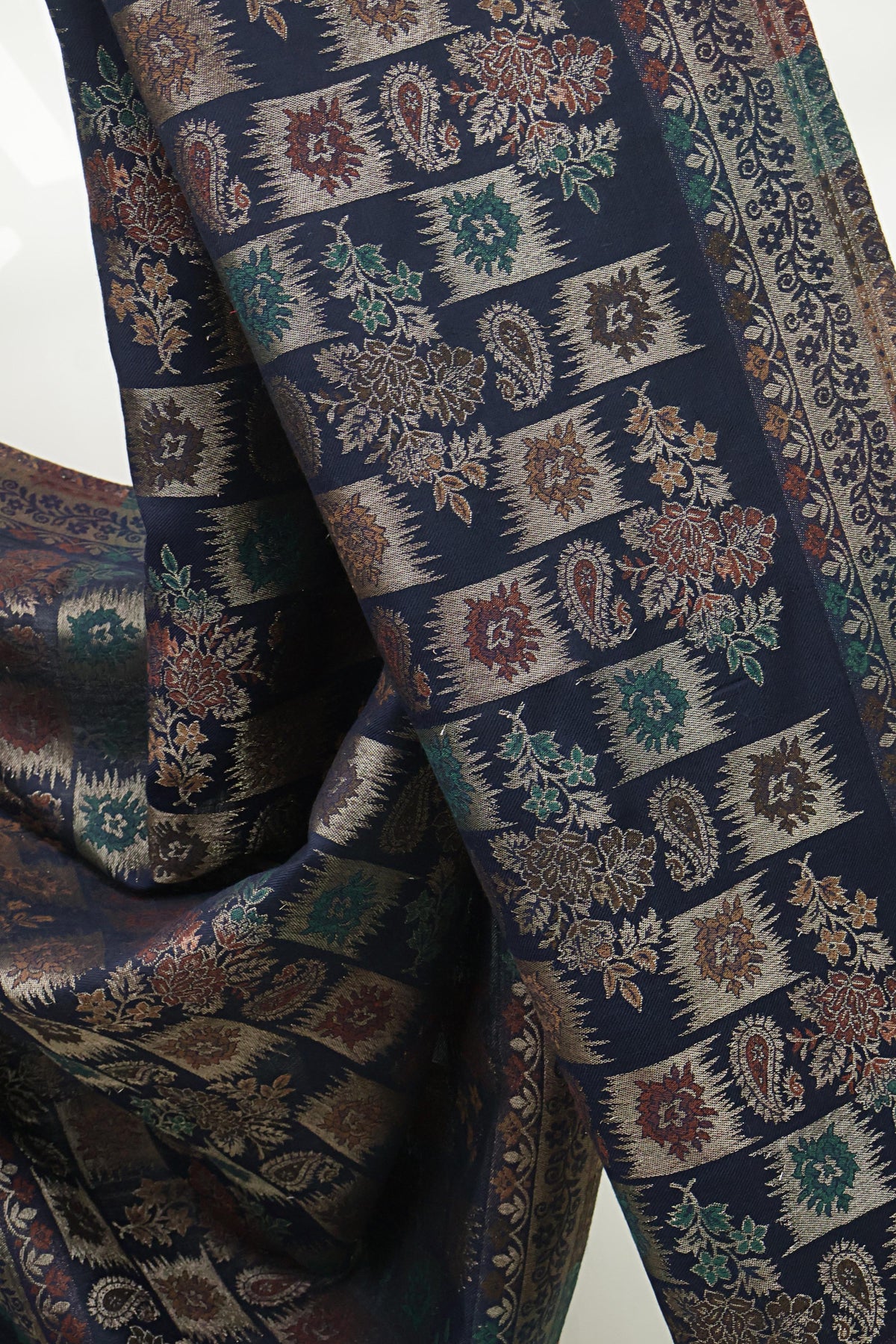 Zari Kani Pashmina Shawl 3643J
