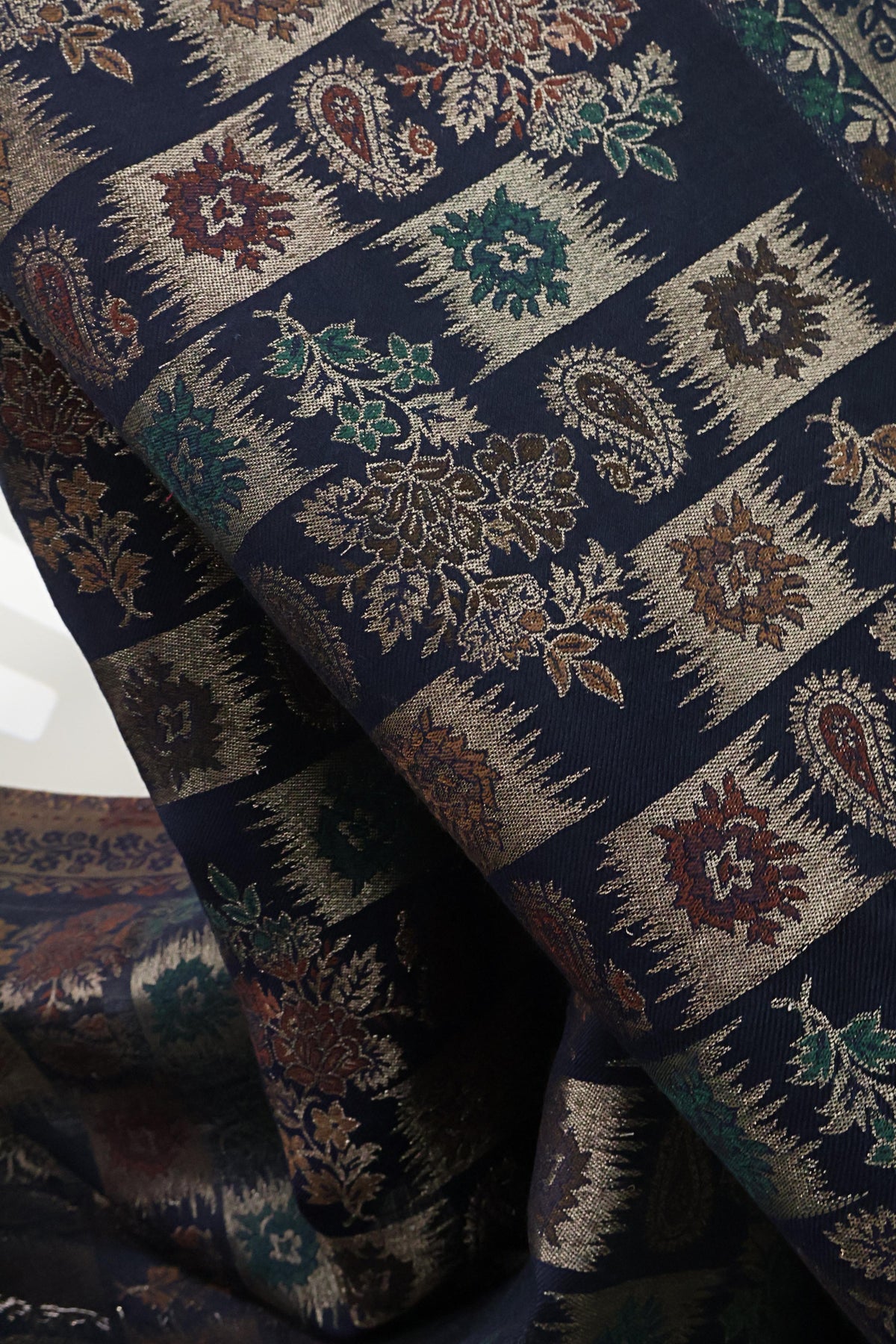 Zari Kani Pashmina Shawl 3643J