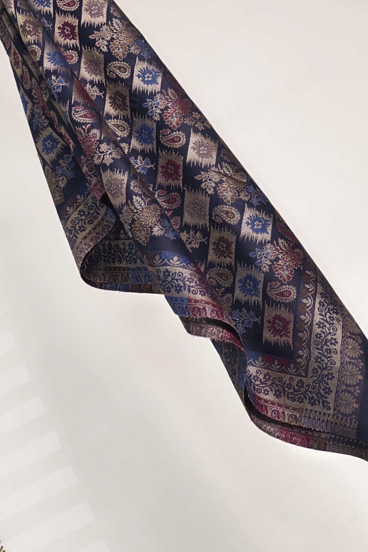Zari Kani Pashmina Shawl 3643M