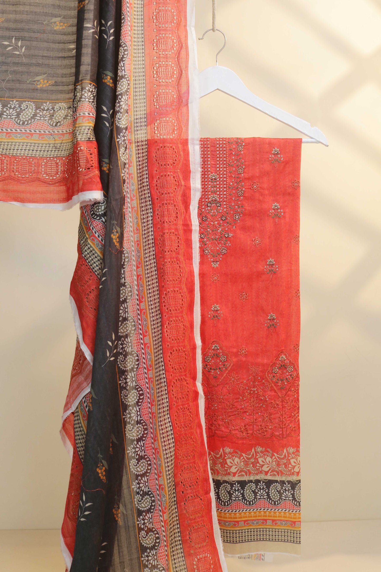 Luxury Lawn Embroidered Suit H25SLEMB04