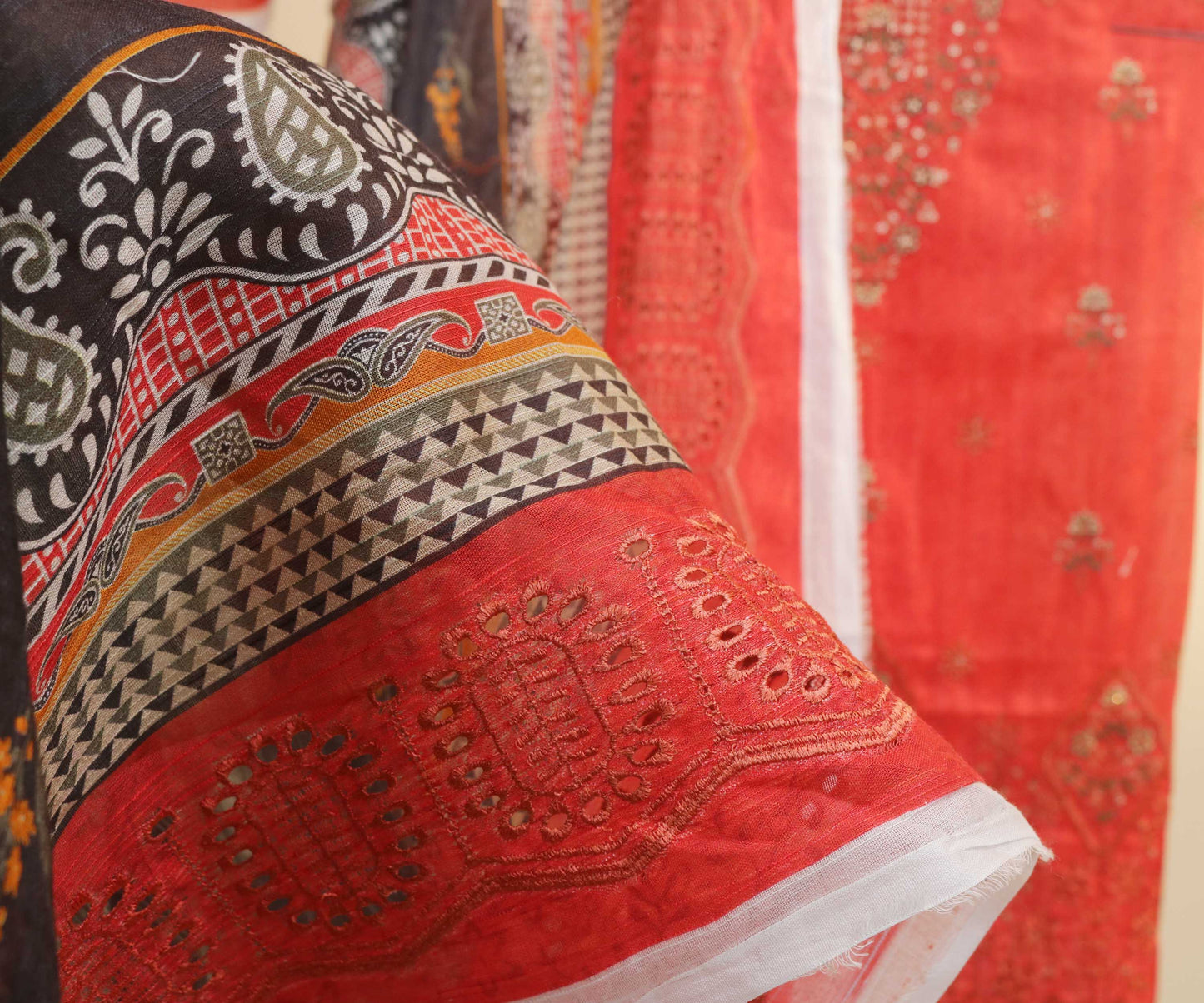 Luxury Lawn Embroidered Suit H25SLEMB04